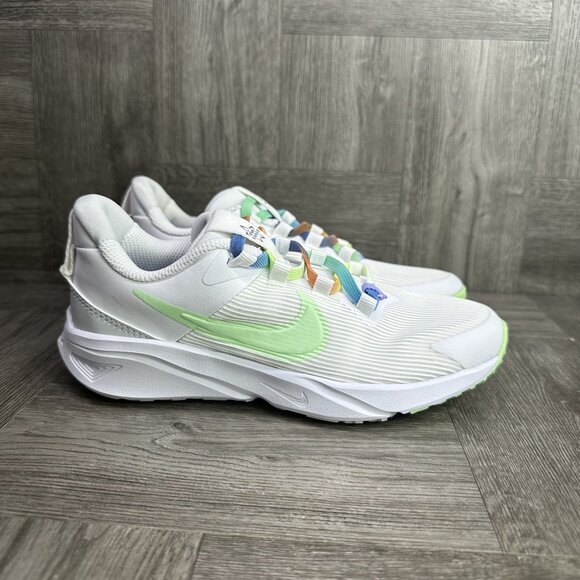 Nike Star Runner 4 Kids size 1y White Multicolored Lightweight Shoes - Picture 1 of 8